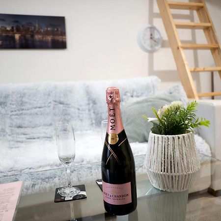 New Stylish Place For Couple Братислава Екстер'єр фото